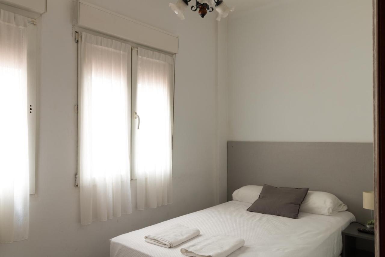 Pension Arias Bilbao Bagian luar foto