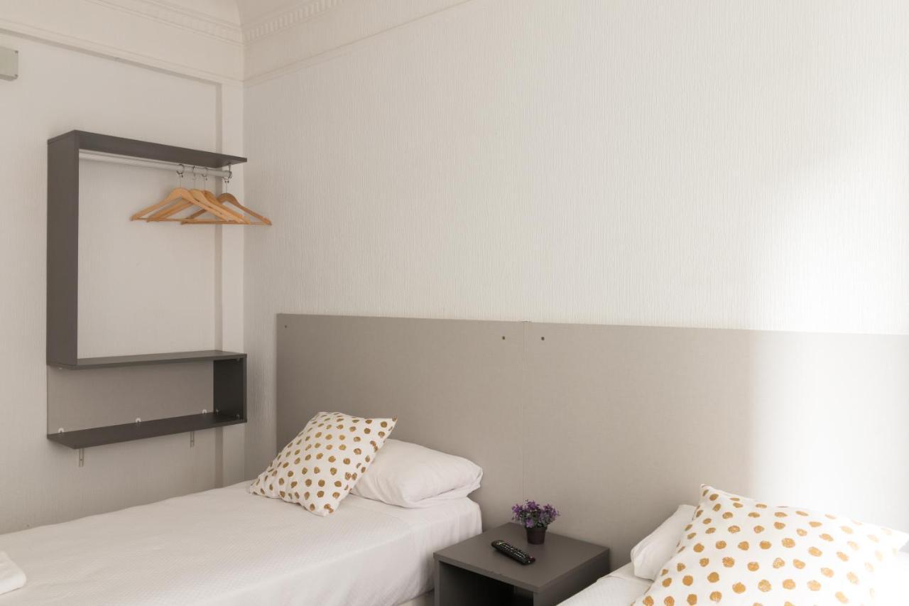 Pension Arias Bilbao Bagian luar foto