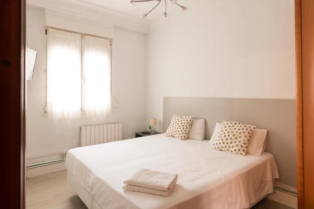 Pension Arias Bilbao Bagian luar foto