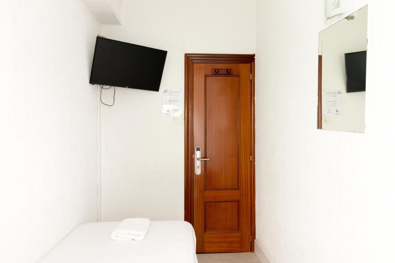 Pension Arias Bilbao Bagian luar foto