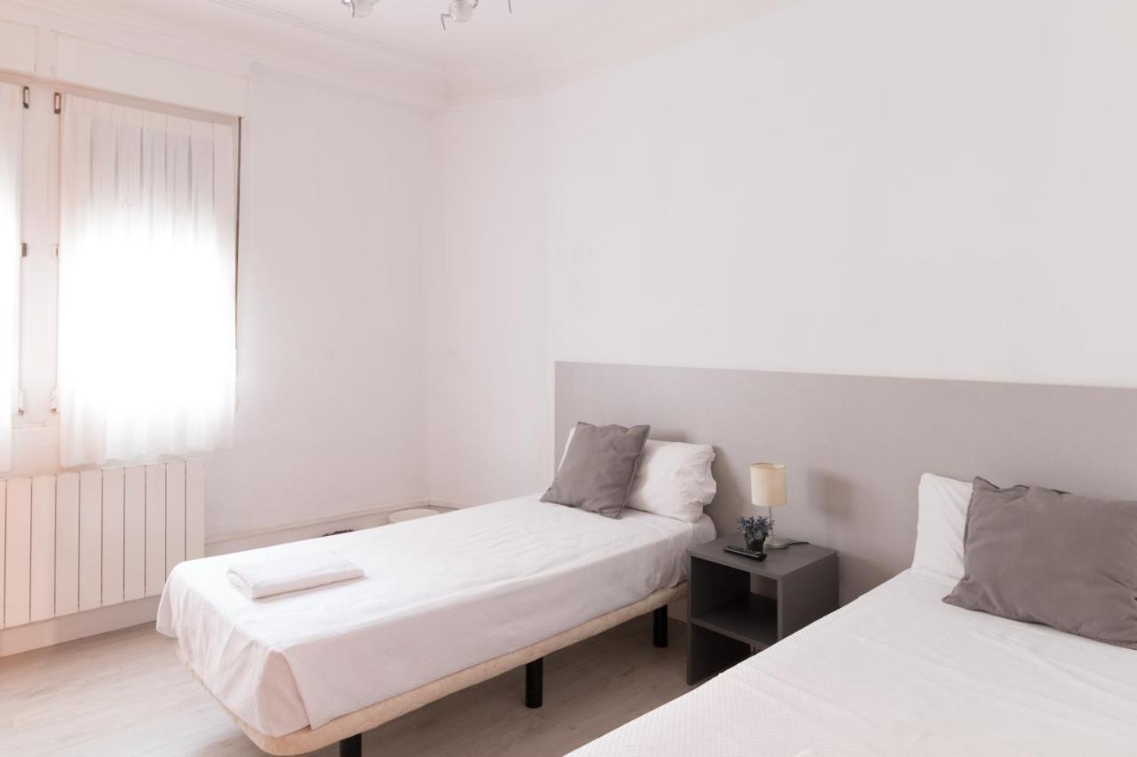 Pension Arias Bilbao Bagian luar foto