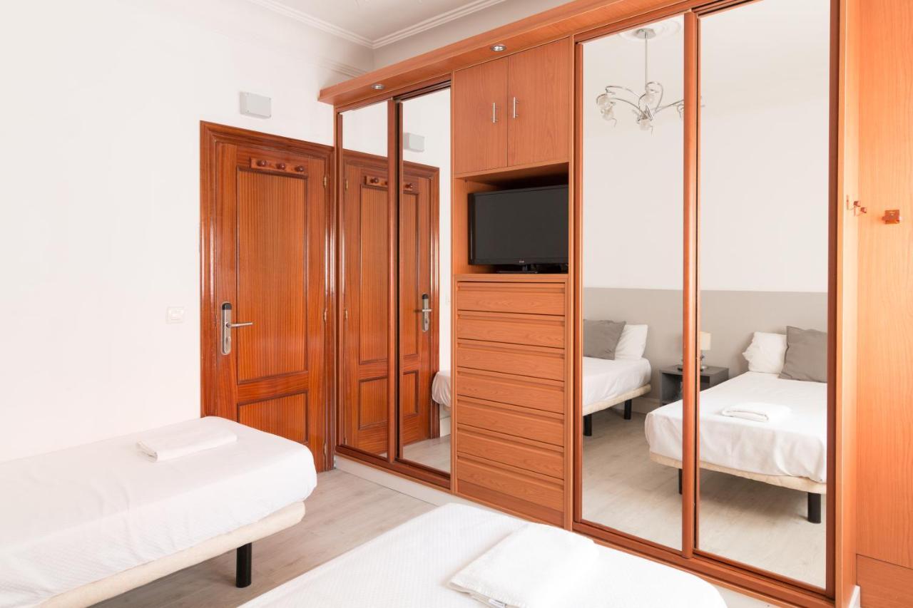 Pension Arias Bilbao Bagian luar foto
