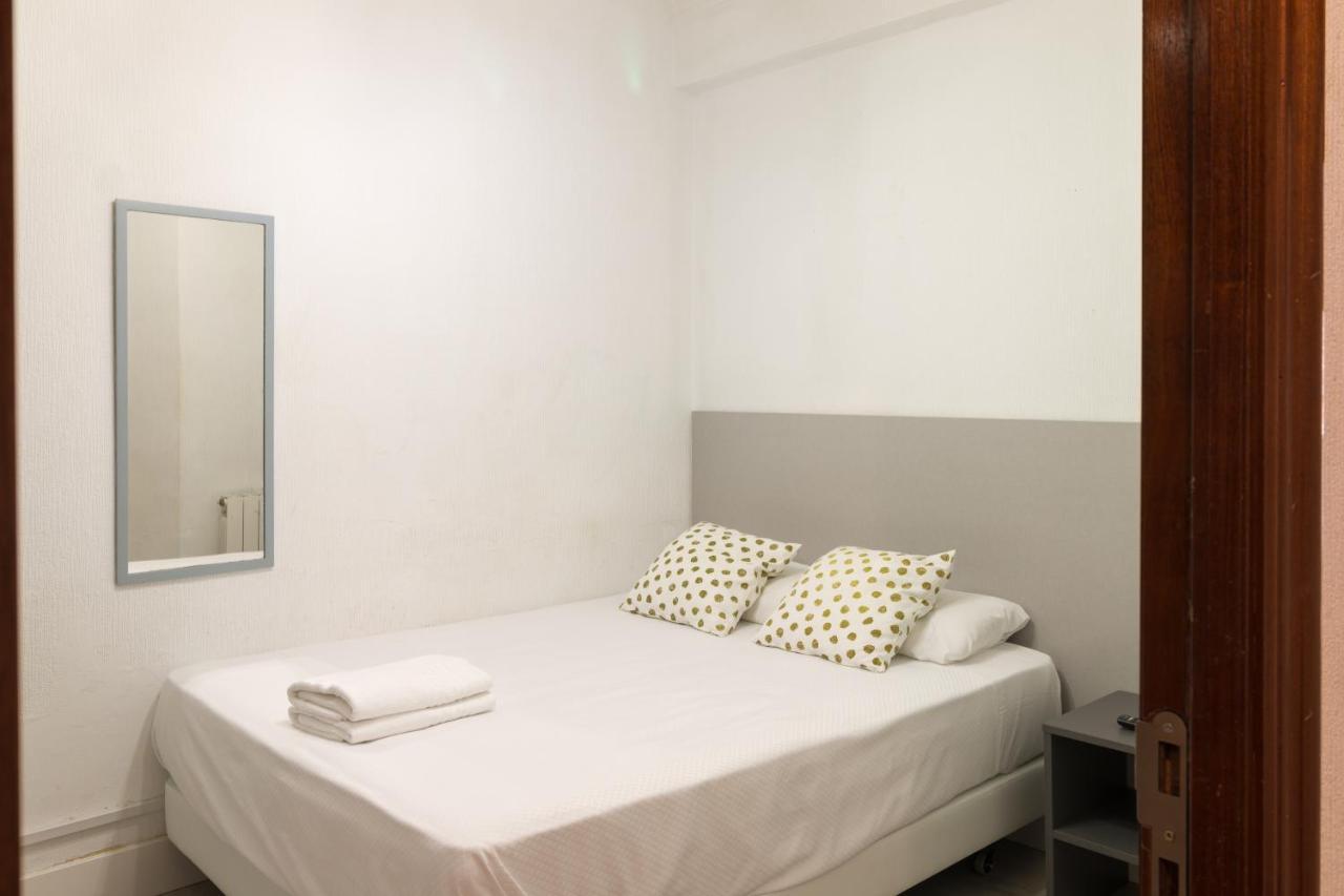 Pension Arias Bilbao Bagian luar foto