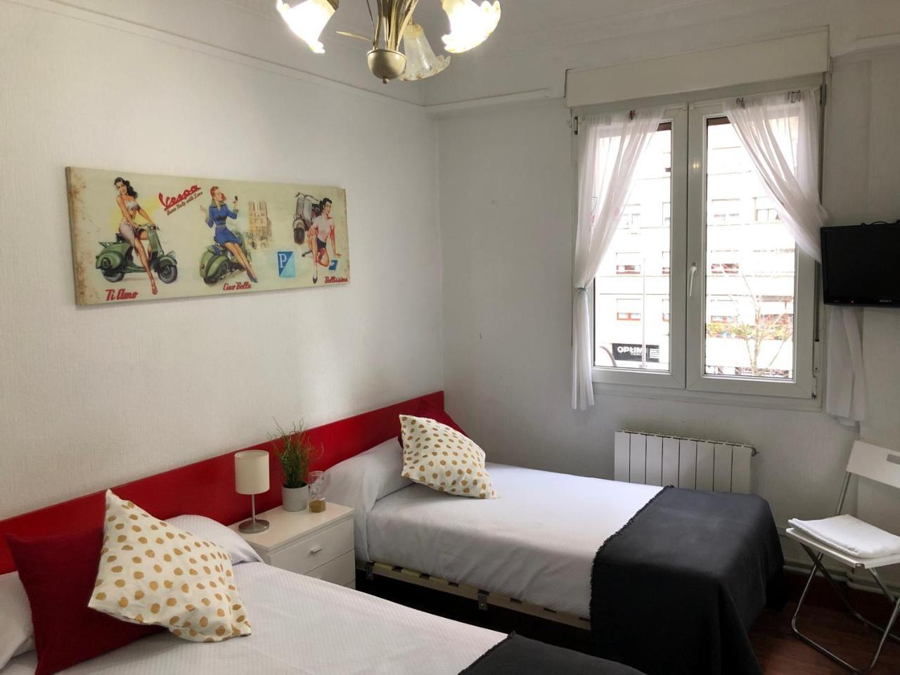 Pension Arias Bilbao Bagian luar foto